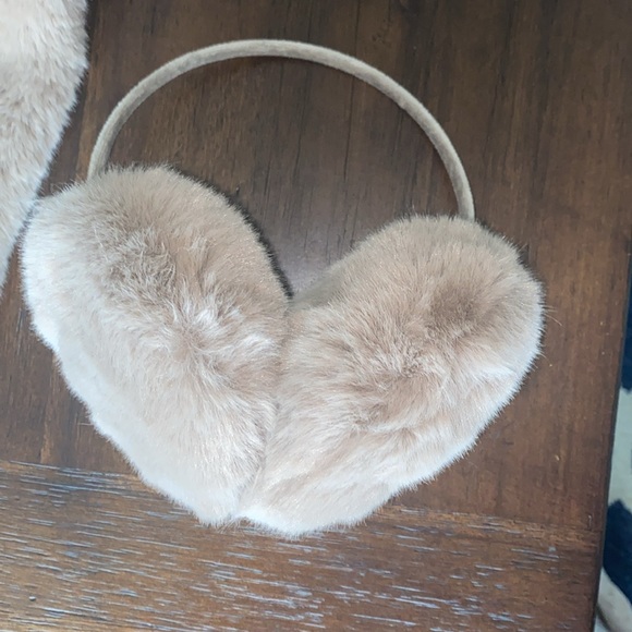 Pull through scarf and matching ear muffs! - Picture 3 of 4